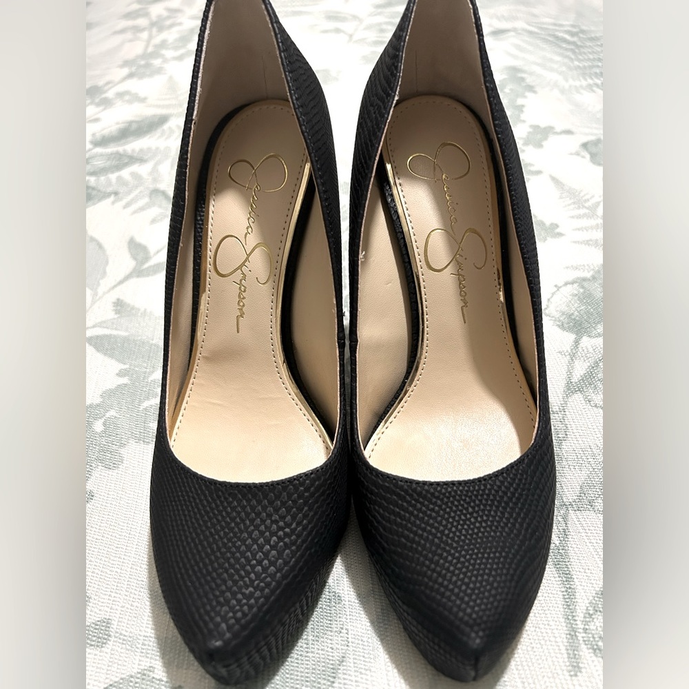 New - Size 6-1/2
Jessica Simpson Women's Parisah Platform Stiletto Heel Pumps